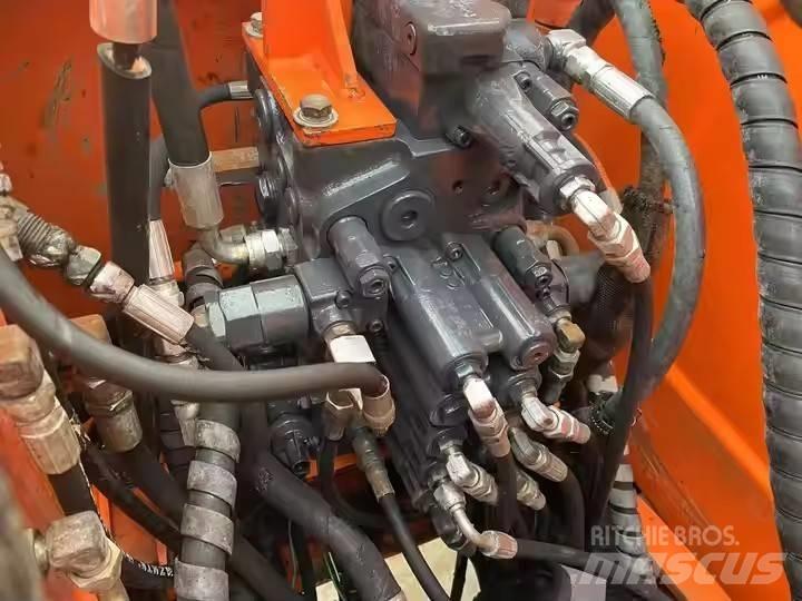 Doosan DH80 Lánctalpas kotrók