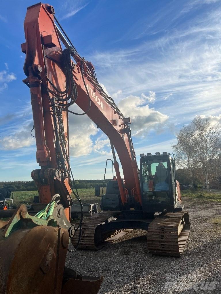 Hitachi ZX 210 Lánctalpas kotrók