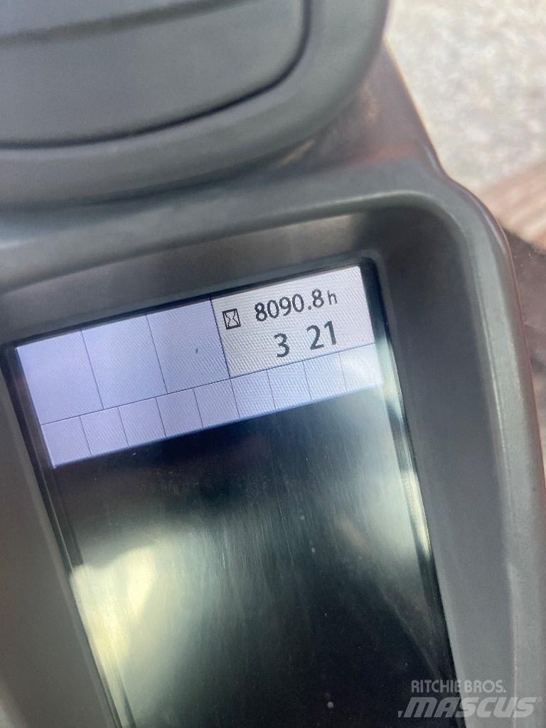 Hitachi ZX 210 Lánctalpas kotrók