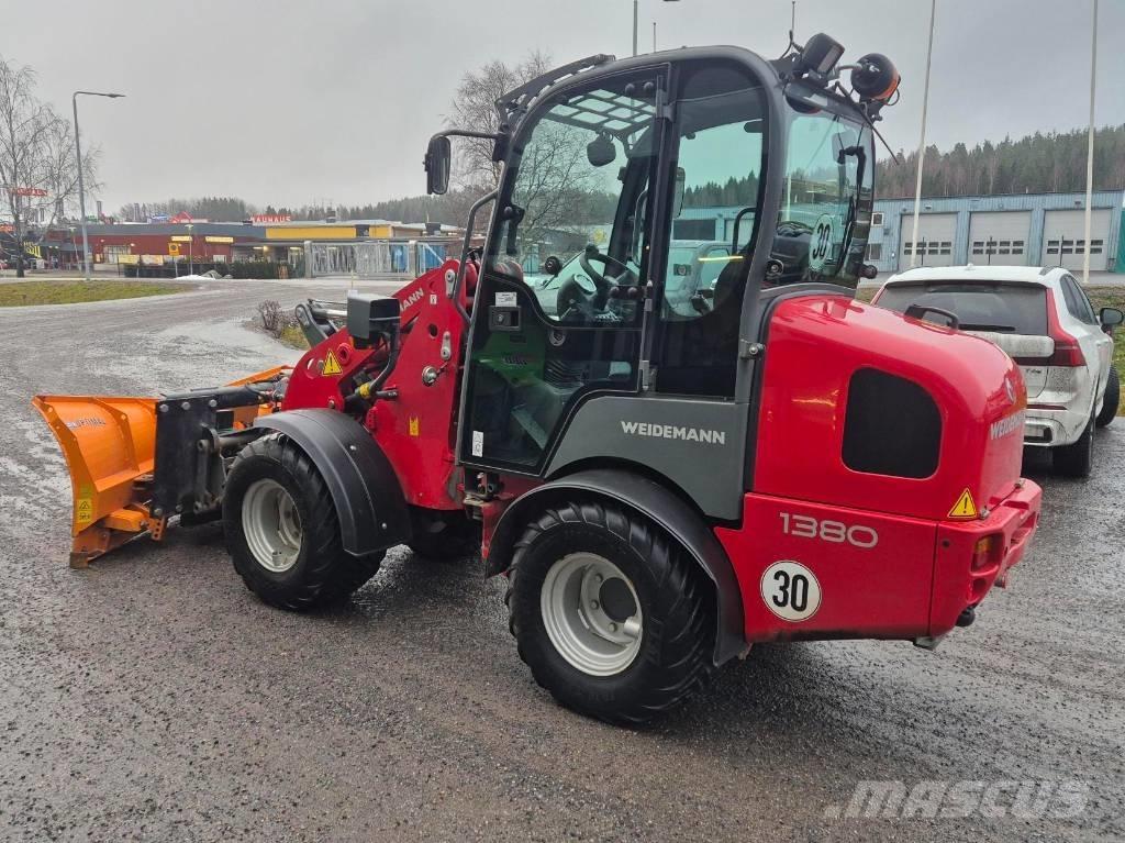 Weidemann 1380 Gumikerekes homlokrakodók