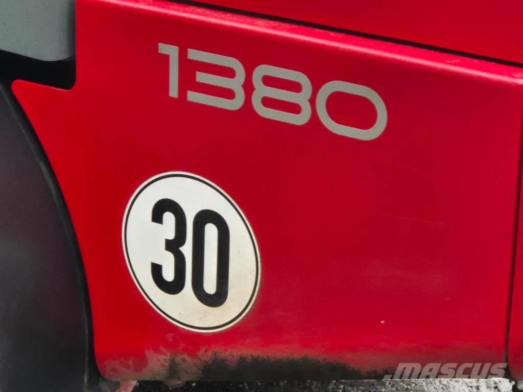 Weidemann 1380 Gumikerekes homlokrakodók