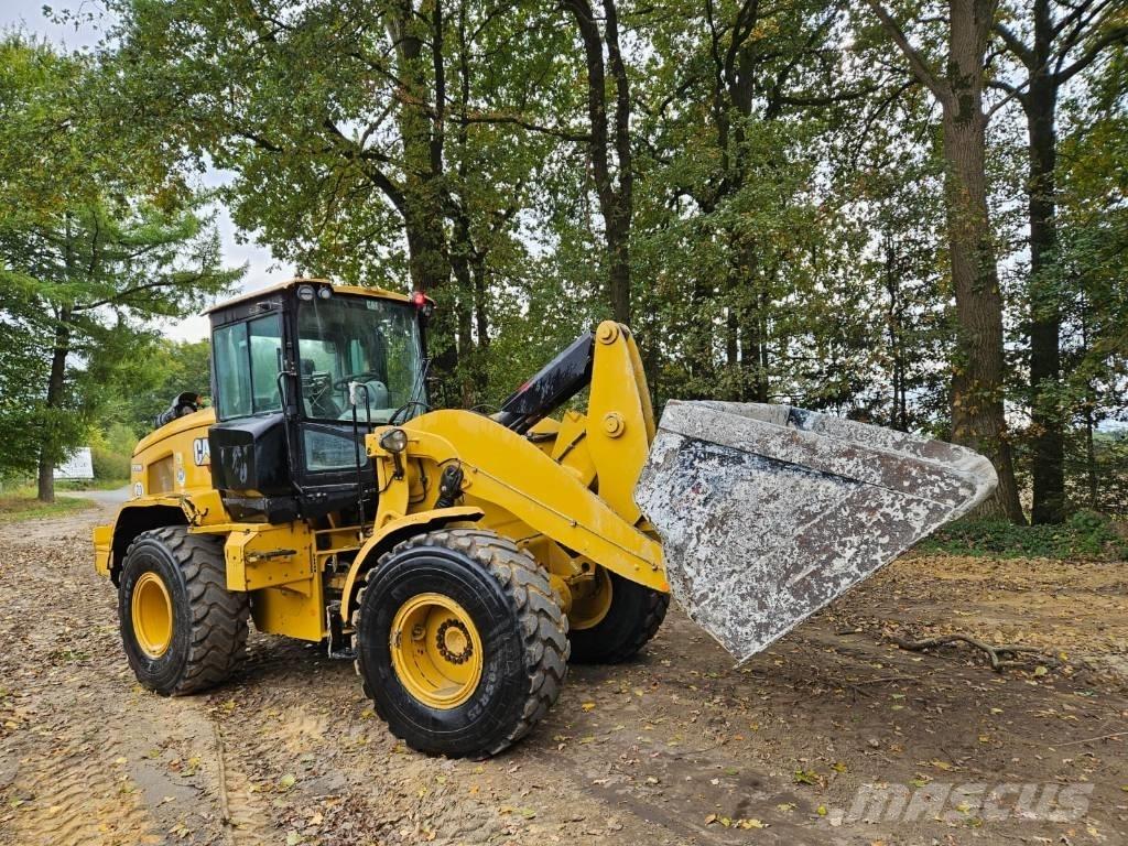 CAT 930 M Gumikerekes homlokrakodók