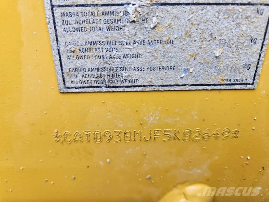 CAT 930 M Gumikerekes homlokrakodók