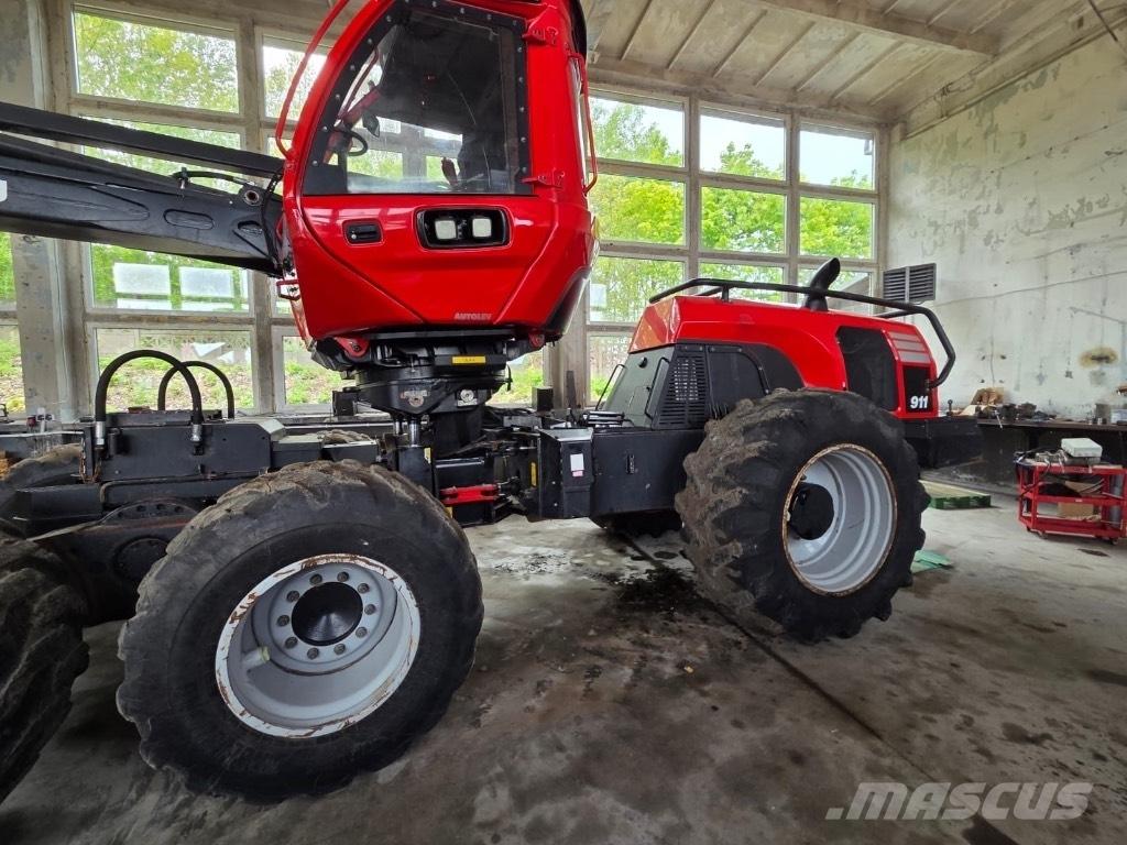 Komatsu 911 Betakarítók