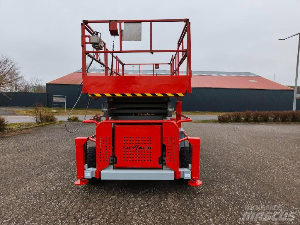 SkyJack SJ 9250 RT Ollós emelők