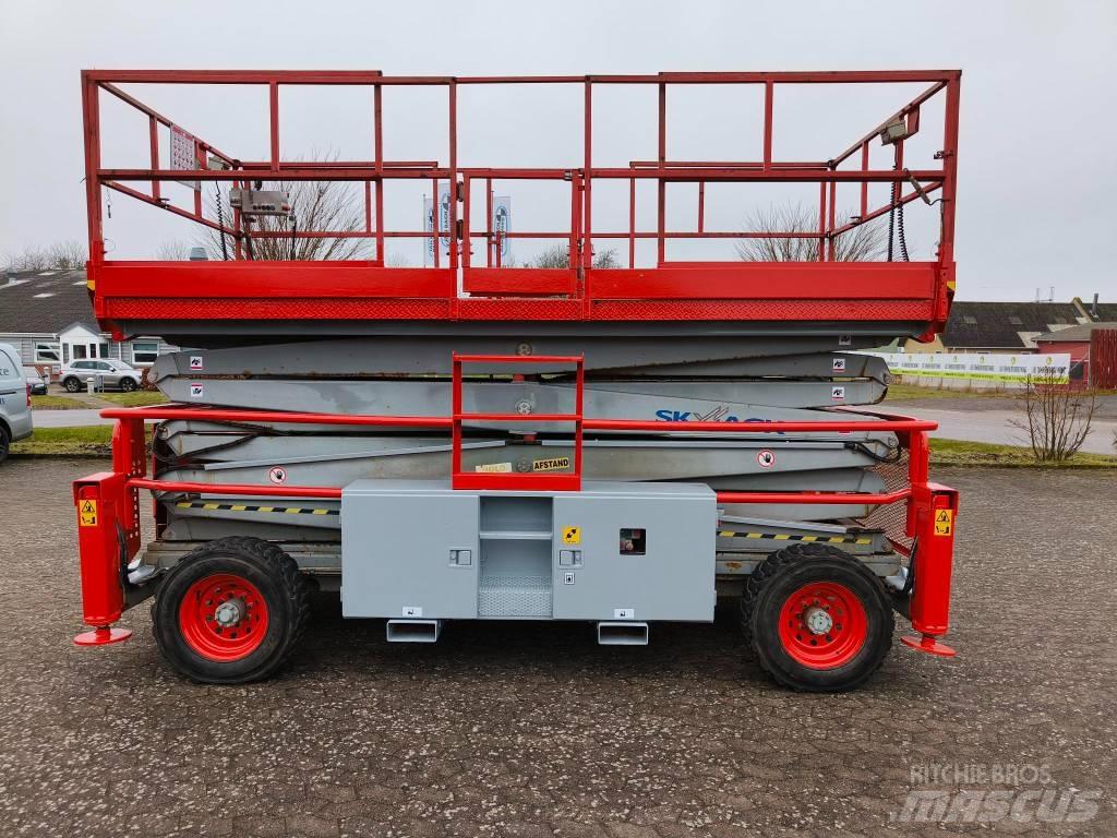 SkyJack SJ 9250 RT Ollós emelők