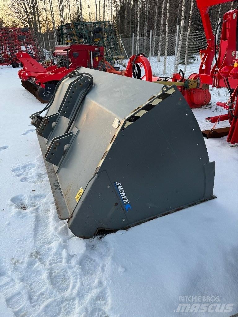 Snowek S2500 Homok és Sószórók
