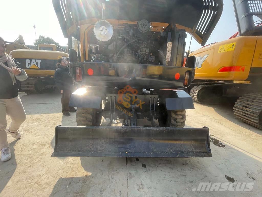 Hyundai 60 W Gumikerekes kotrók