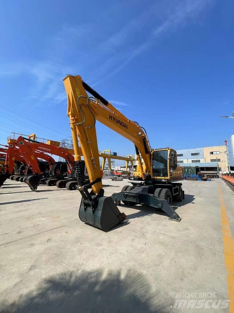 Hyundai 210W-9 Gumikerekes kotrók