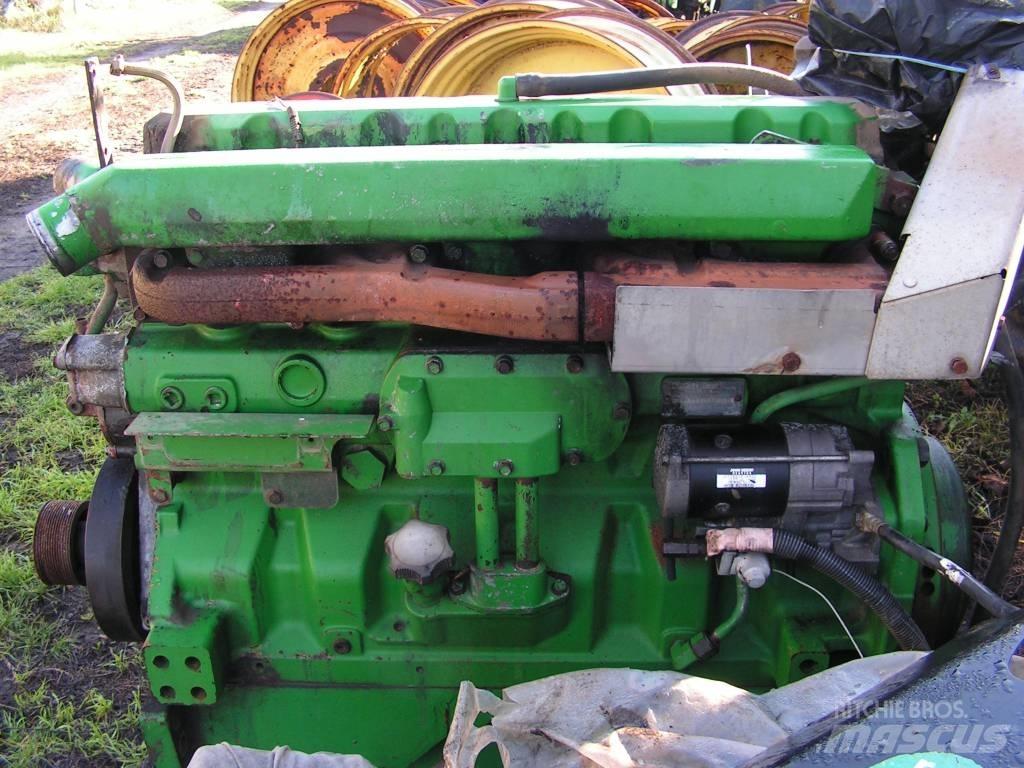John Deere 8100 Motorok