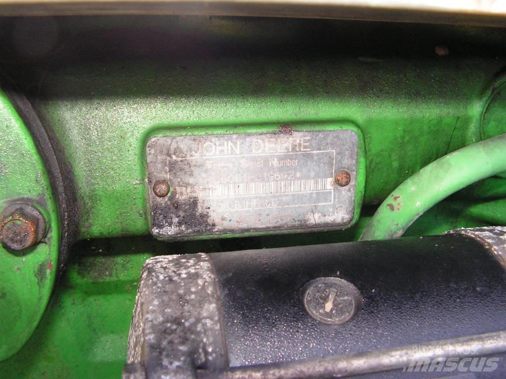 John Deere 8100 Motorok