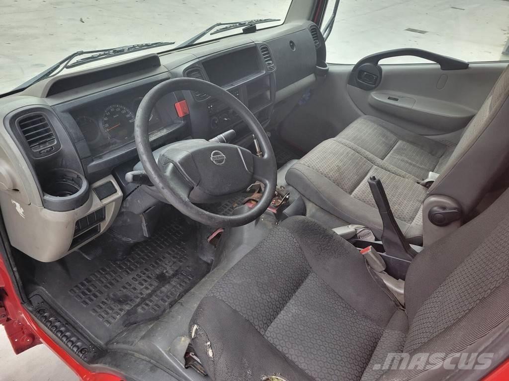 Nissan Cabstar Vezetőfülke és belső tartozékok