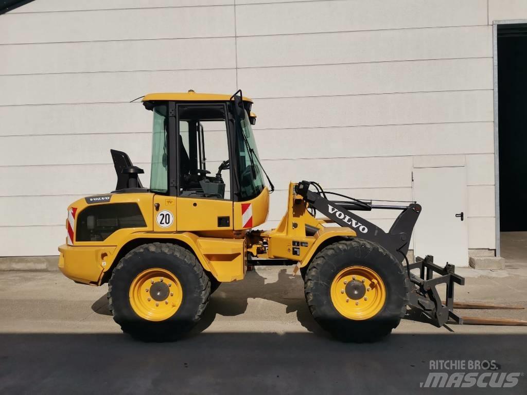 Volvo Radlader L30G Gumikerekes homlokrakodók
