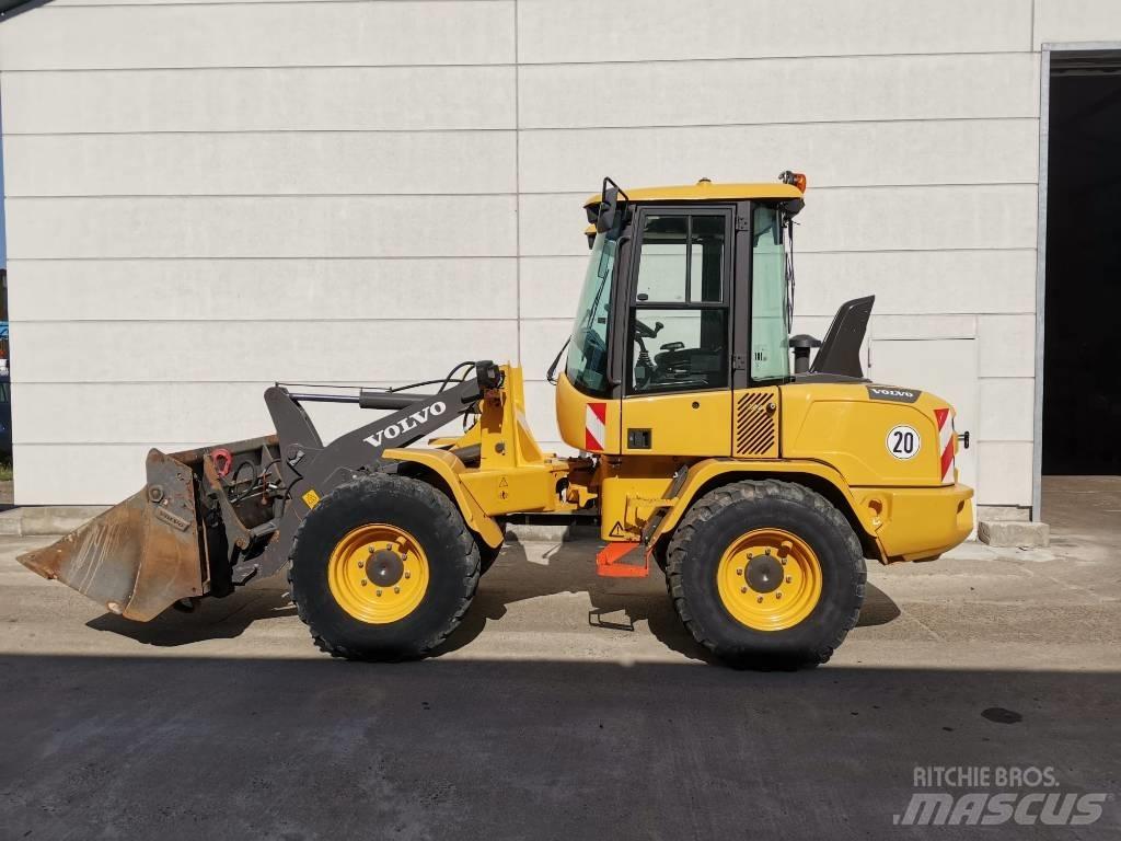 Volvo Radlader L30G Gumikerekes homlokrakodók