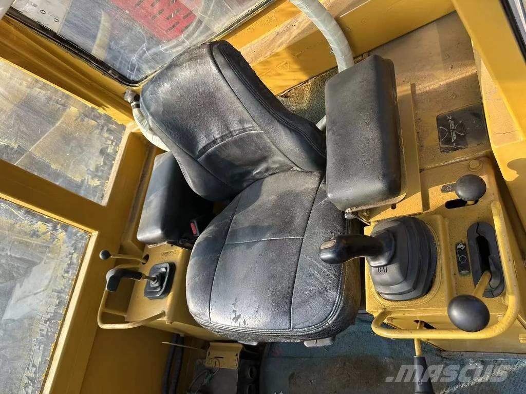 CAT D5C lánctalpas dózerek