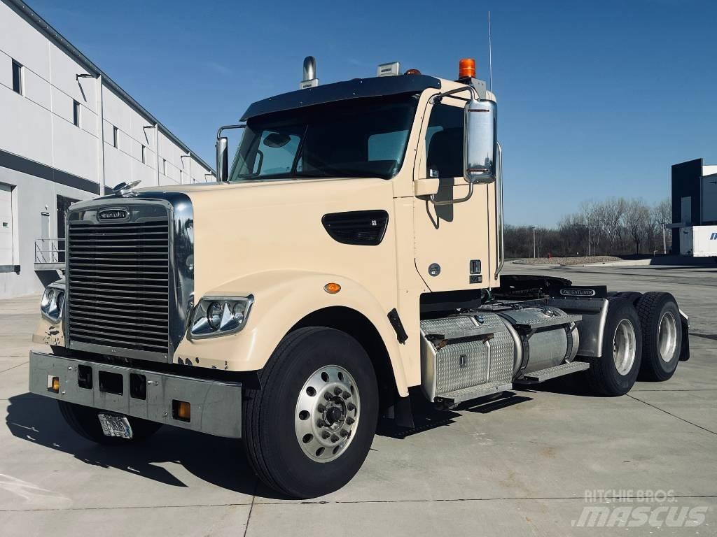 Freightliner 122 SD Nyergesvontatók