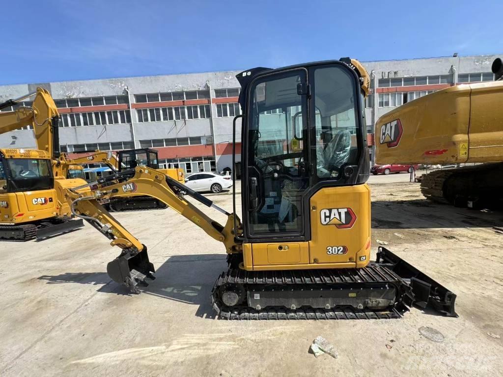 CAT 302 Mini kotrók < 7t
