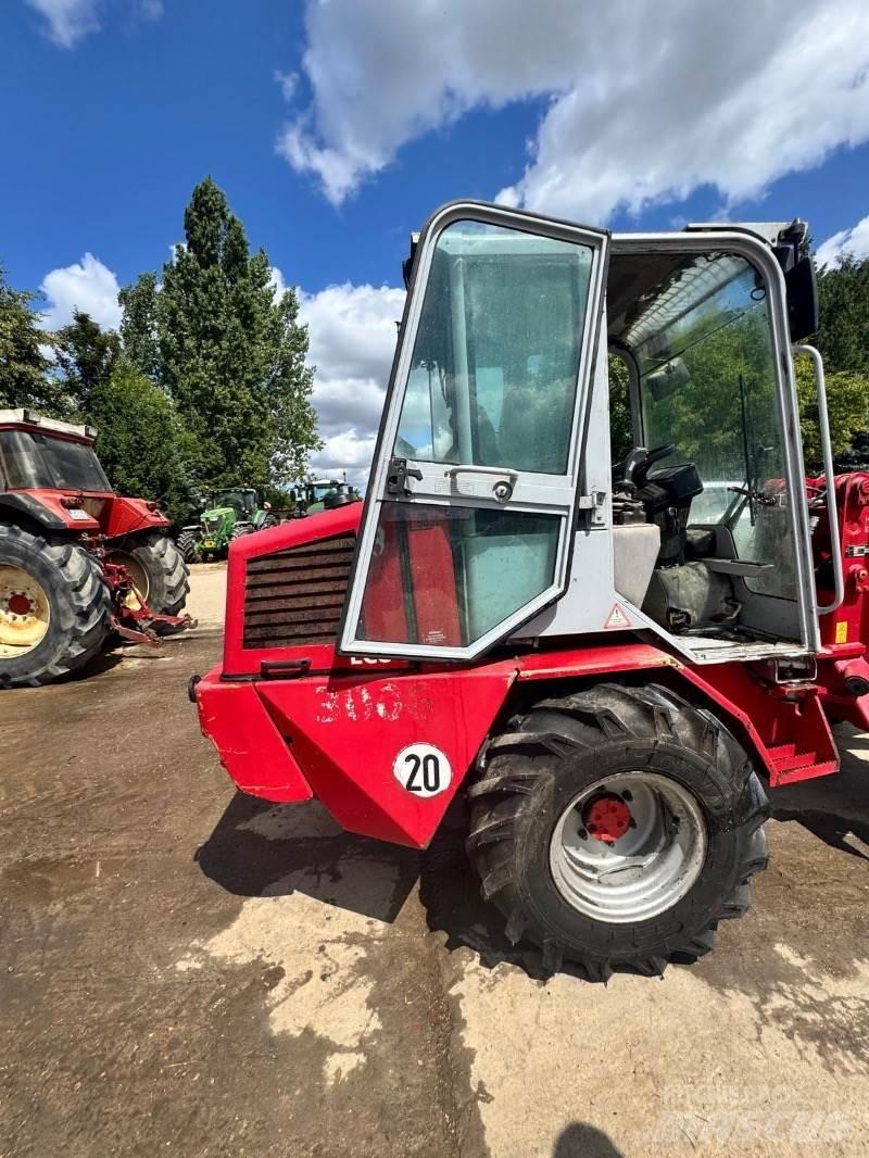 Weidemann 3006 Gumikerekes homlokrakodók
