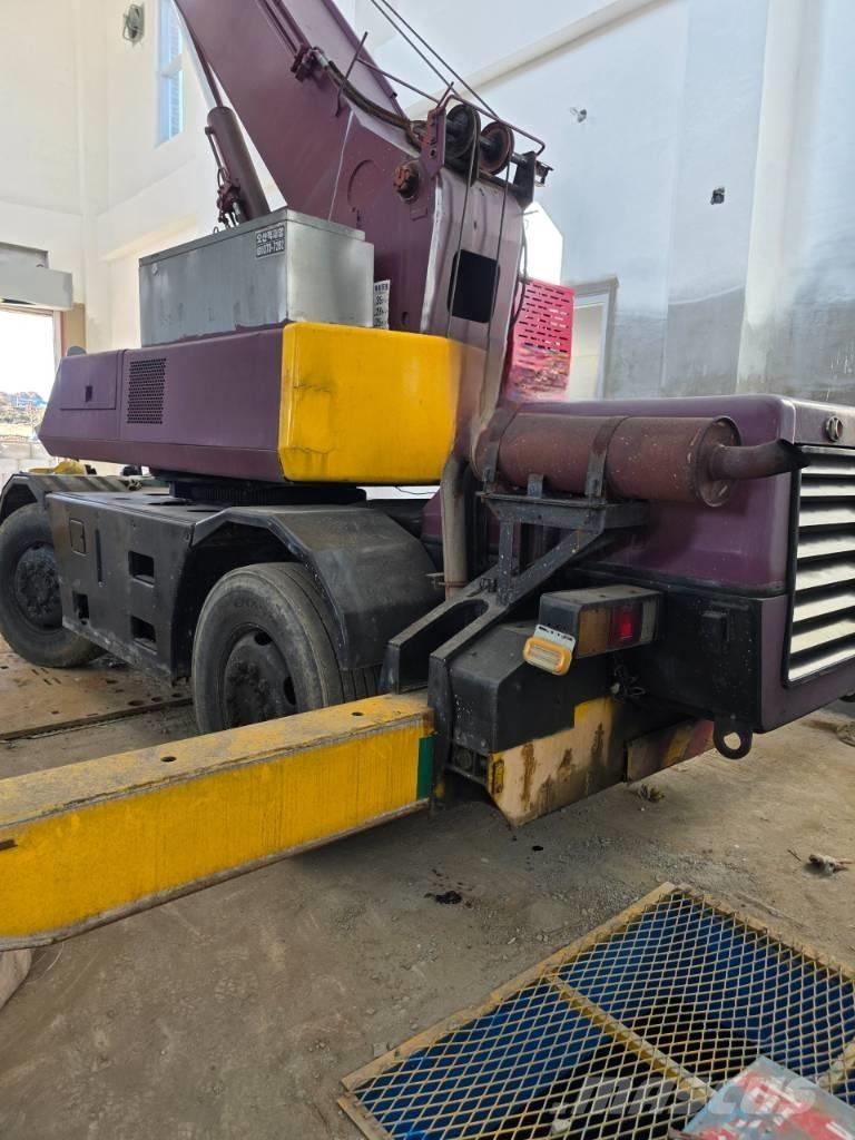 Kato MR 100 Mobil daruk