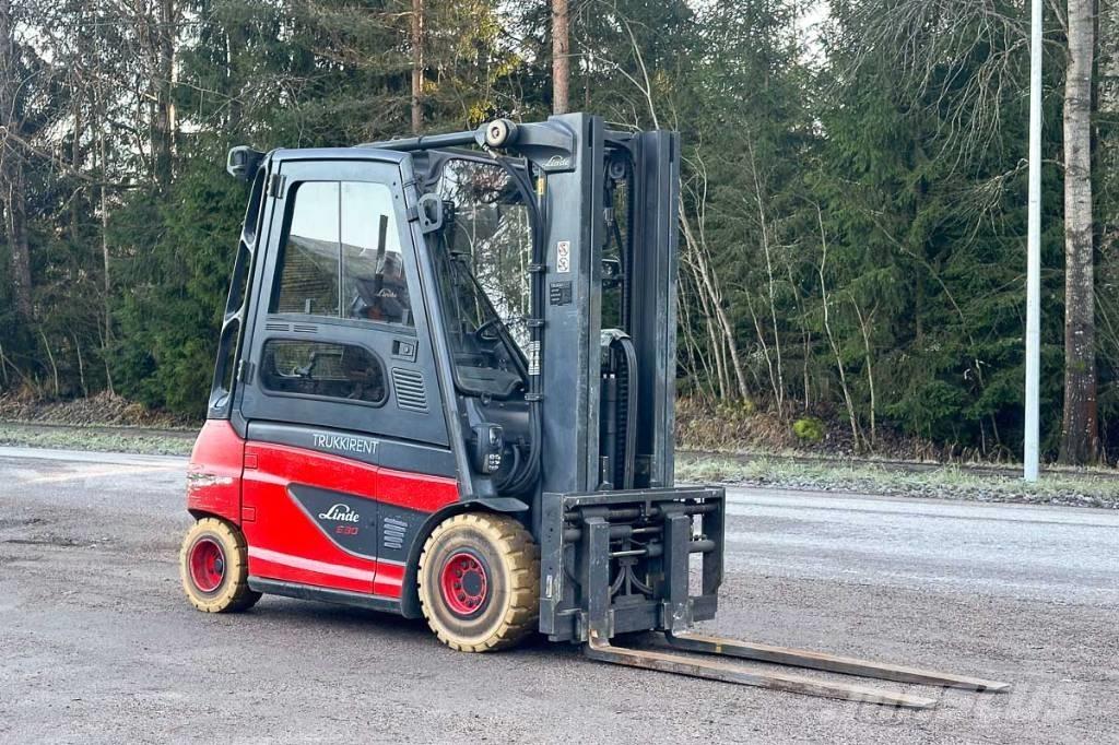 Linde E 30 Elektromos targoncák