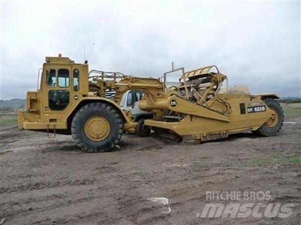 CAT 623B Gumikerekes kotrók