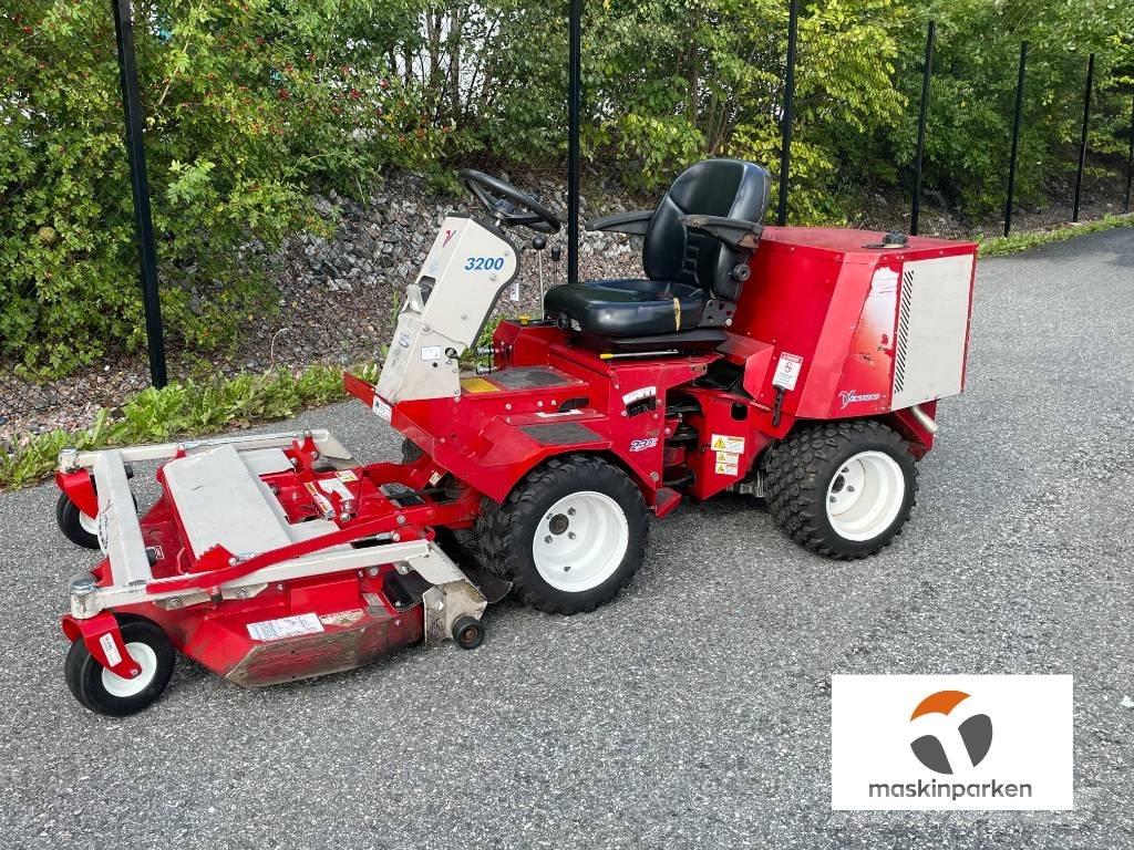 Ventrac 3200 Ráülős fűnyírók