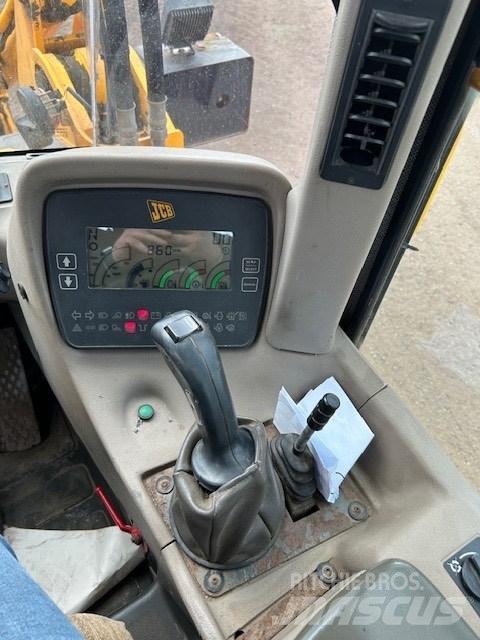 JCB 411 B Gumikerekes homlokrakodók