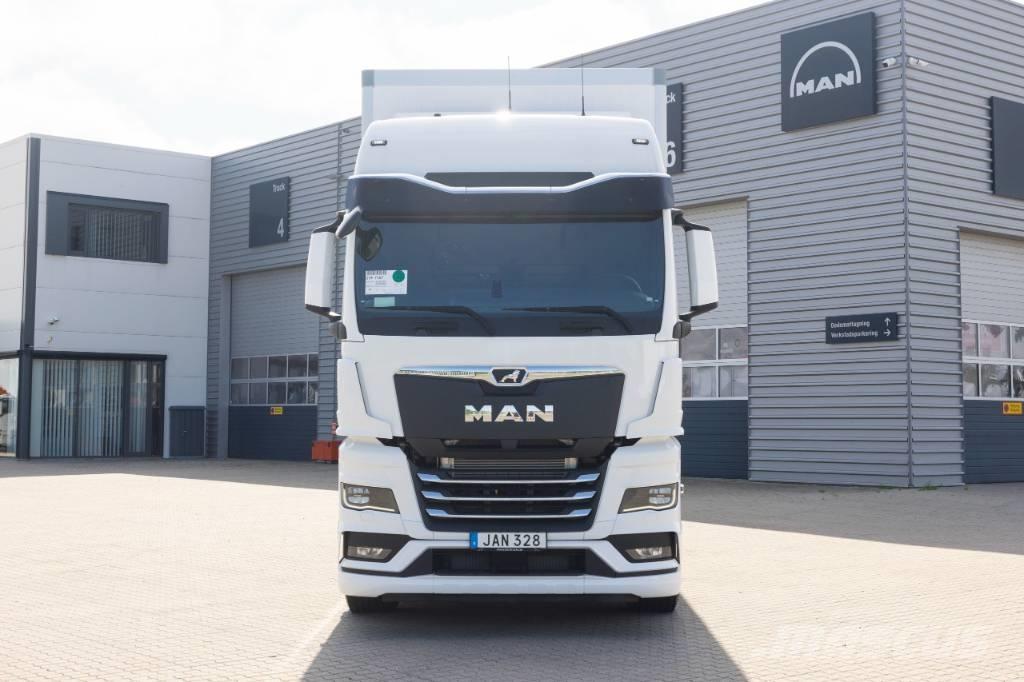MAN TGX 26.520 6x2-4 Dobozos teherautók