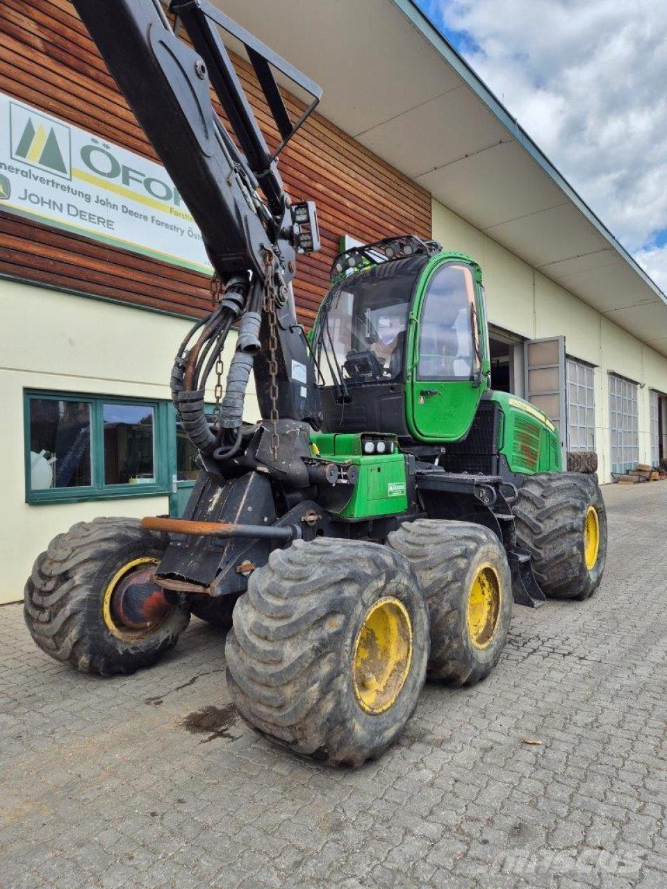 John Deere 1070 E Betakarítók