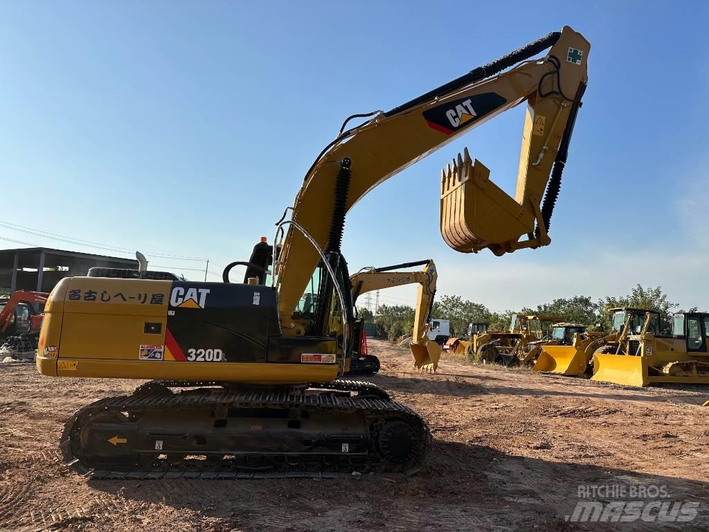 CAT 320 D L Lánctalpas kotrók