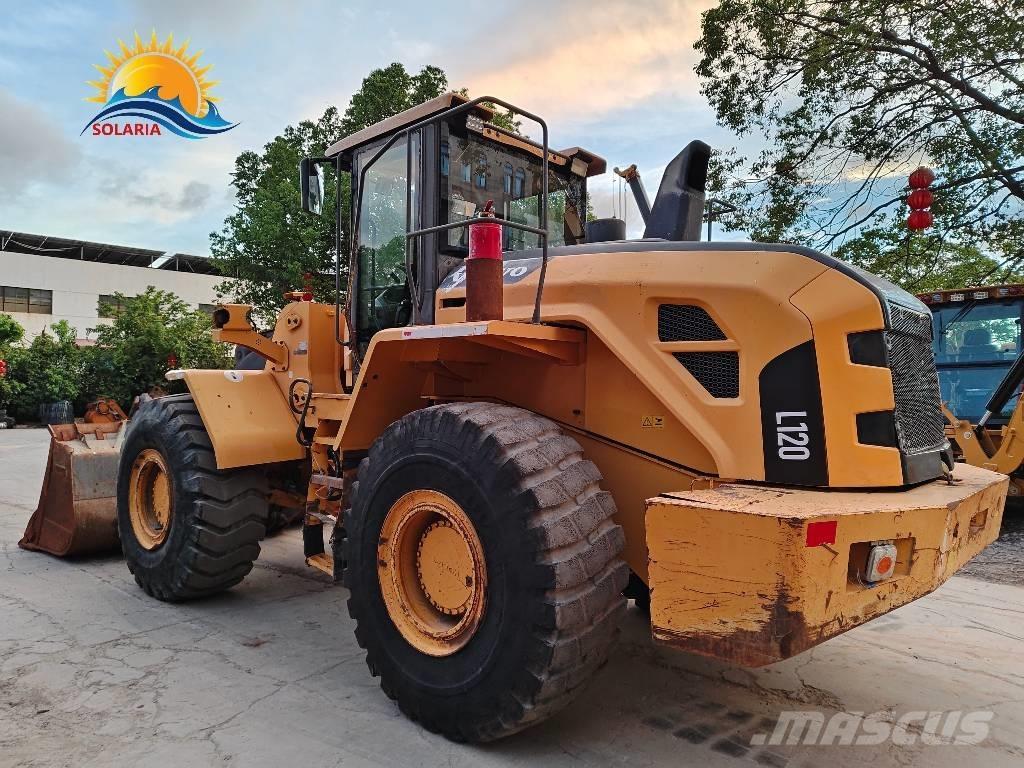 Volvo L 120 Gumikerekes homlokrakodók