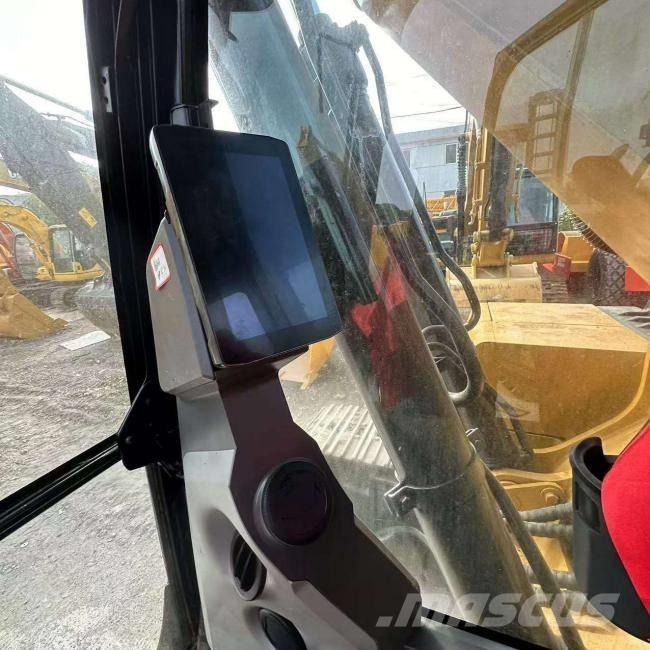 CAT 320 Lánctalpas kotrók