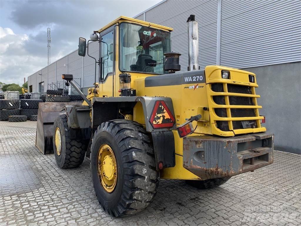 Komatsu WA270-3 Gumikerekes homlokrakodók