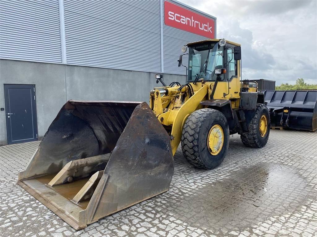 Komatsu WA270-3 Gumikerekes homlokrakodók