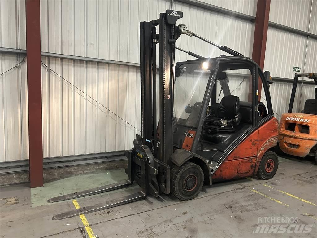 Linde H25T Gázüzemű targoncák