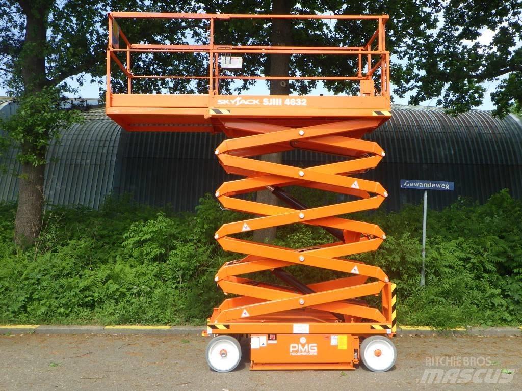 SkyJack SJ4632 Ollós emelők