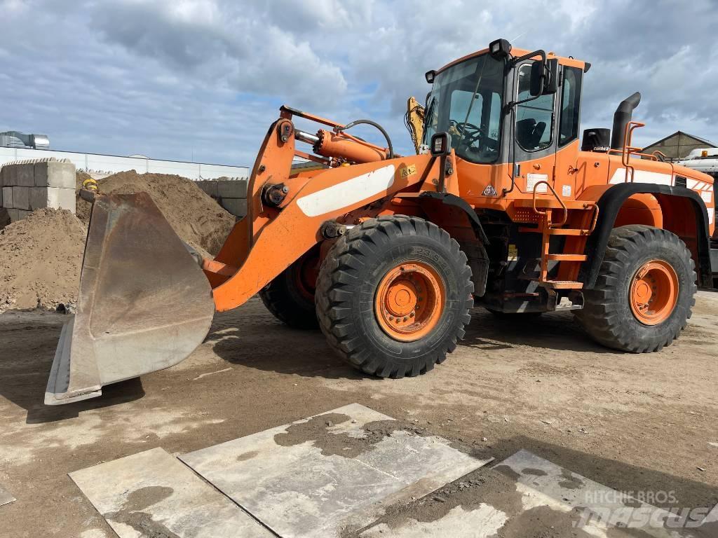 Doosan DL 350 Gumikerekes homlokrakodók