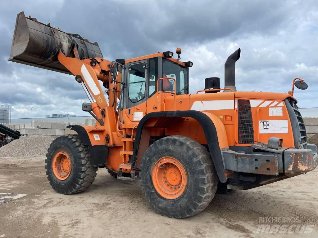Doosan DL 350 Gumikerekes homlokrakodók