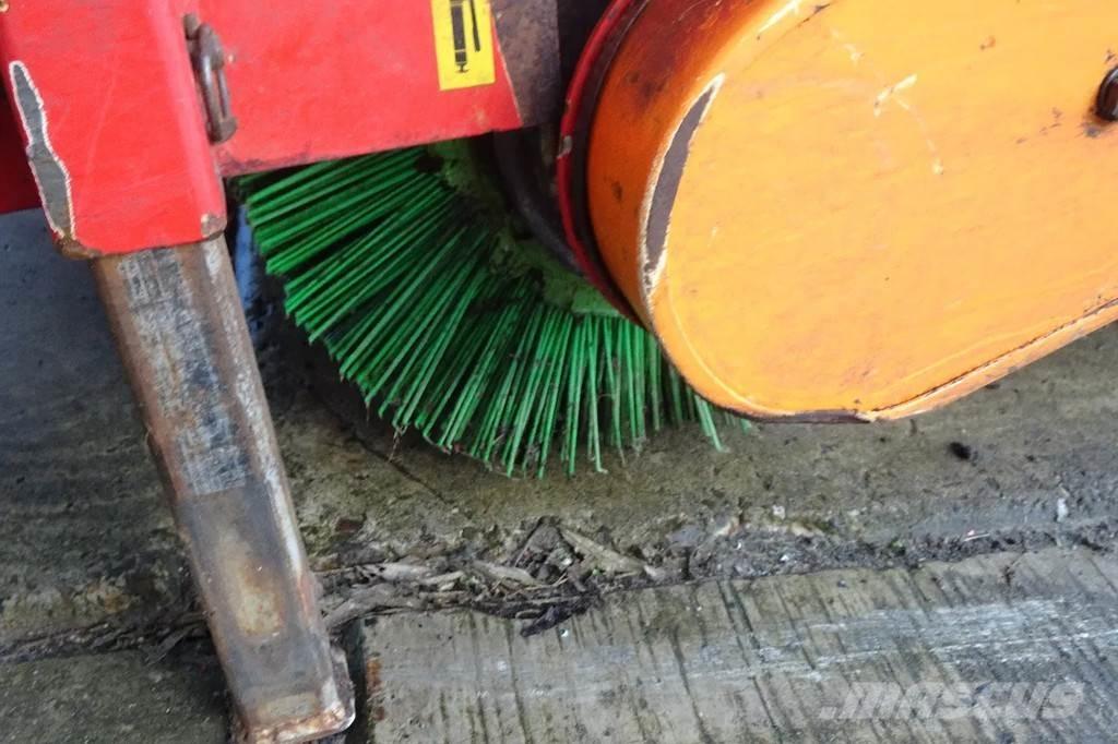 Dücker Veegmachine Utcaseprő teherautók