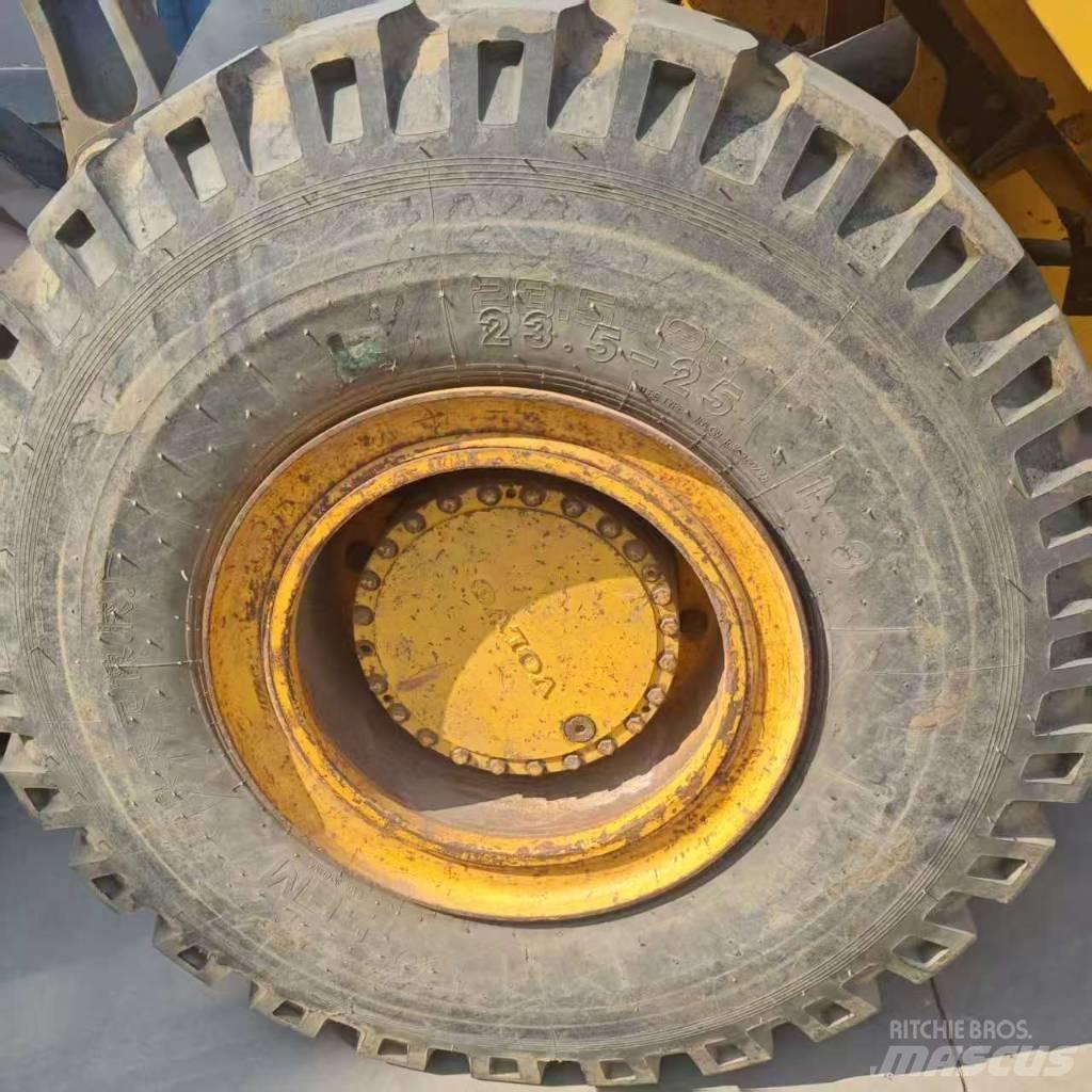 Volvo L 105 Gumikerekes homlokrakodók