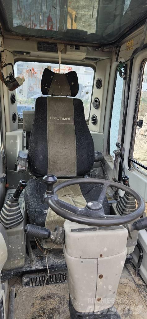 Hyundai 140W-7 Gumikerekes kotrók