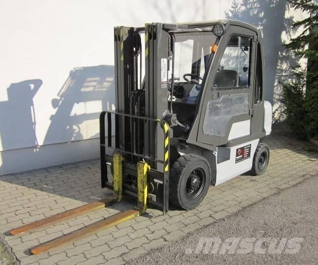 Nissan DX25LPG Gázüzemű targoncák