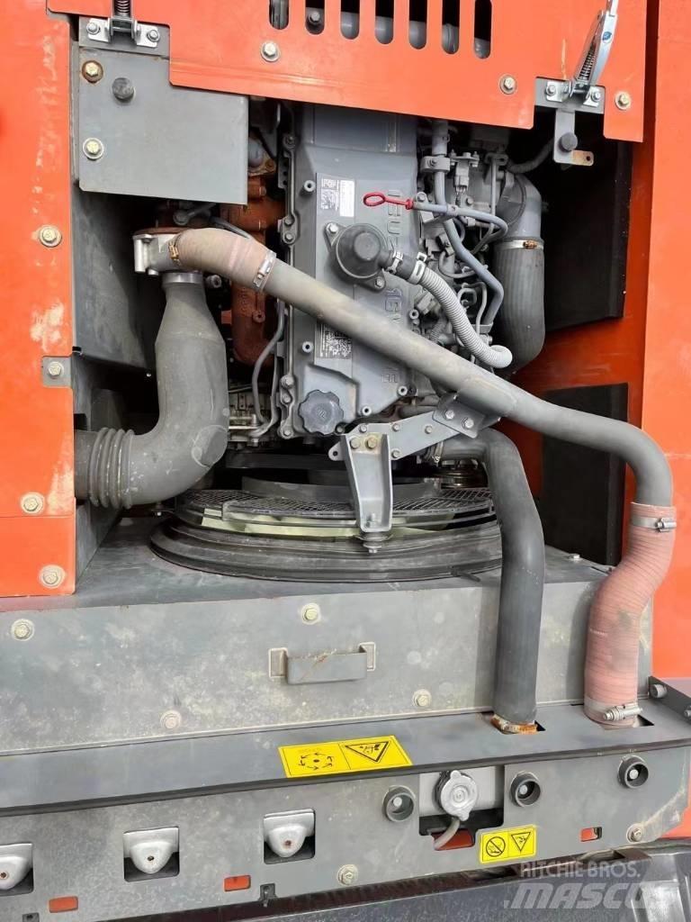 Hitachi ZX 240-3 Lánctalpas kotrók