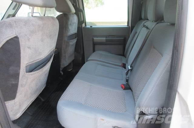 Ford F 550 Platós / Ponyvás teherautók