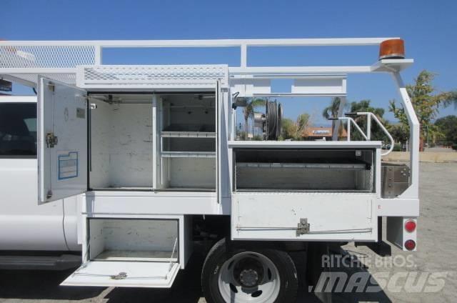 Ford F 550 Platós / Ponyvás teherautók