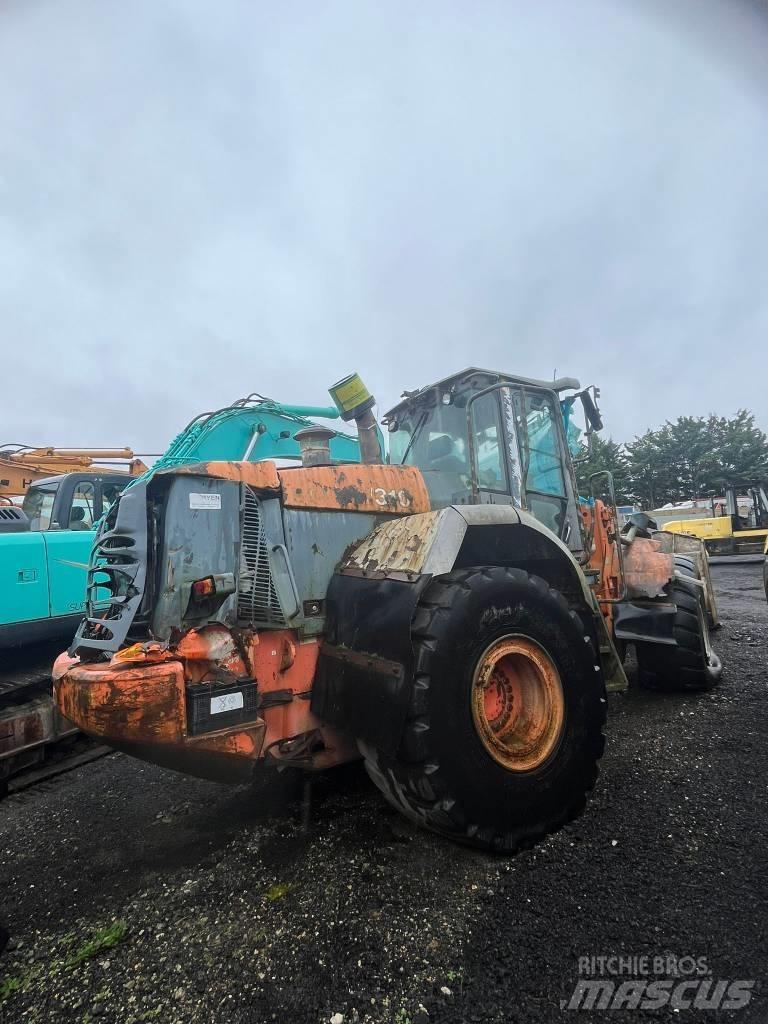 Hitachi ZW 310 Gumikerekes homlokrakodók