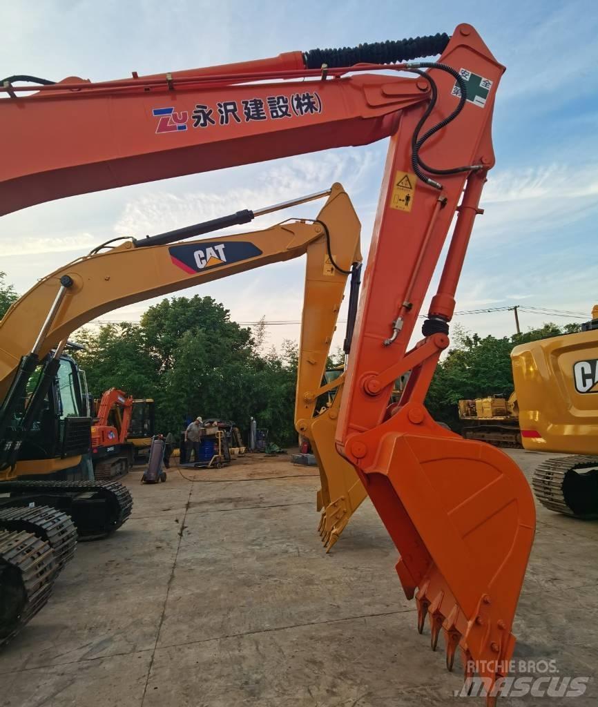 Hitachi ZX 200 Lánctalpas kotrók