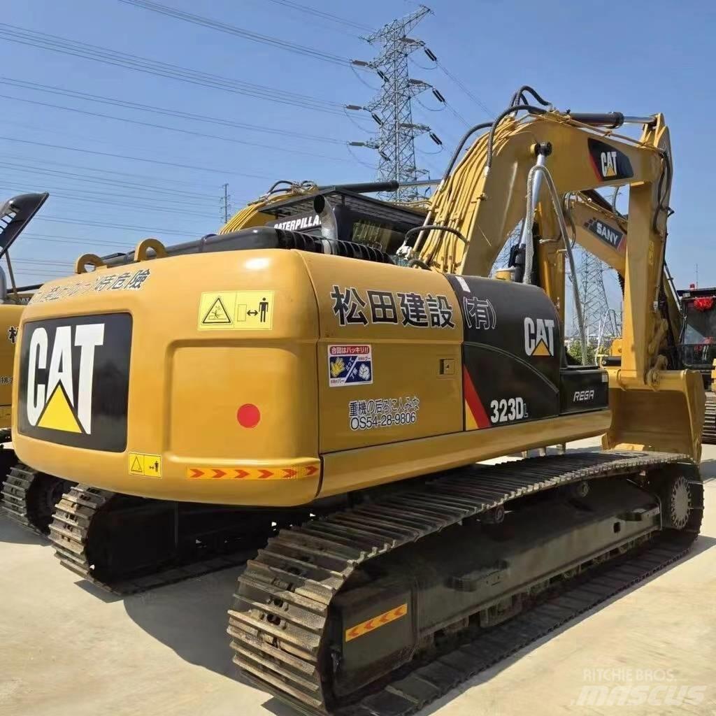 CAT 323 D L Lánctalpas kotrók