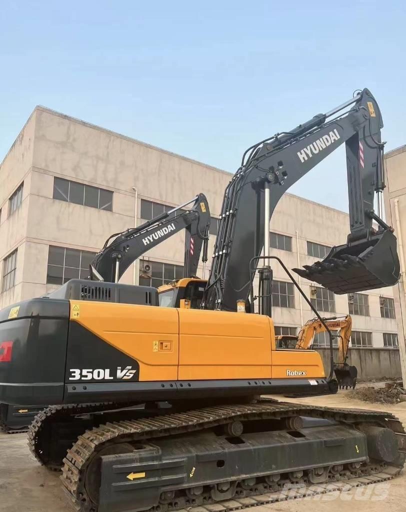 Hyundai 350 L VS Lánctalpas kotrók