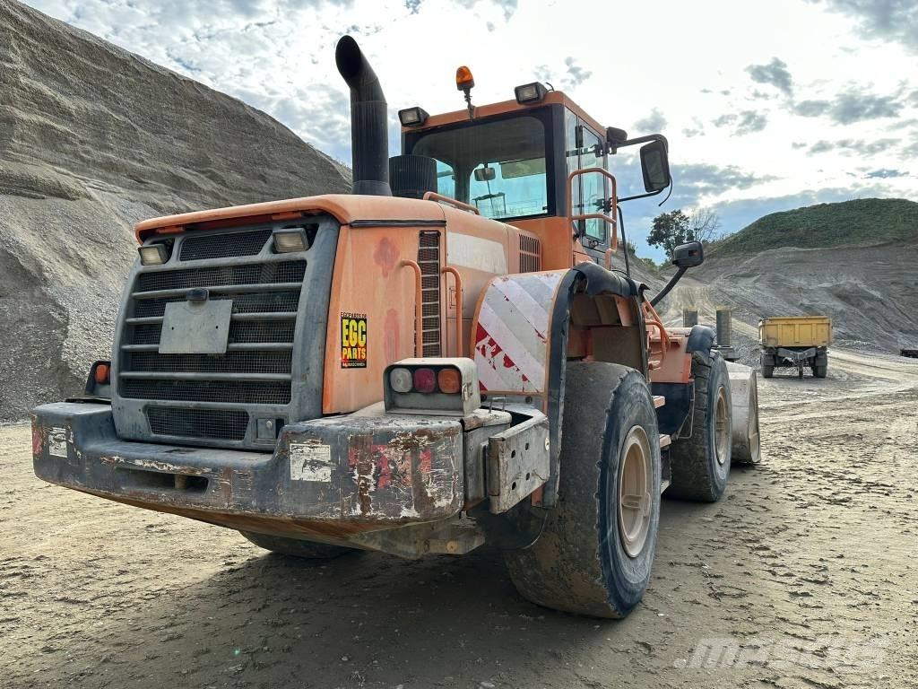 Doosan DL 300 Gumikerekes homlokrakodók